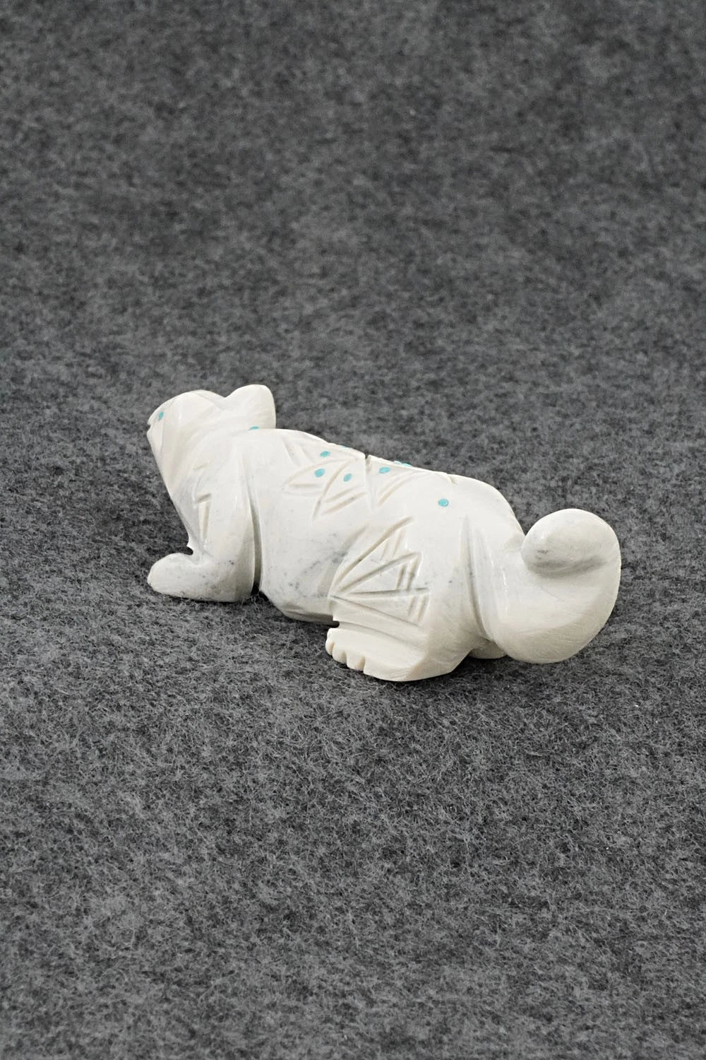 Mountain Lion Zuni Fetish Carving - Adrian Cachini