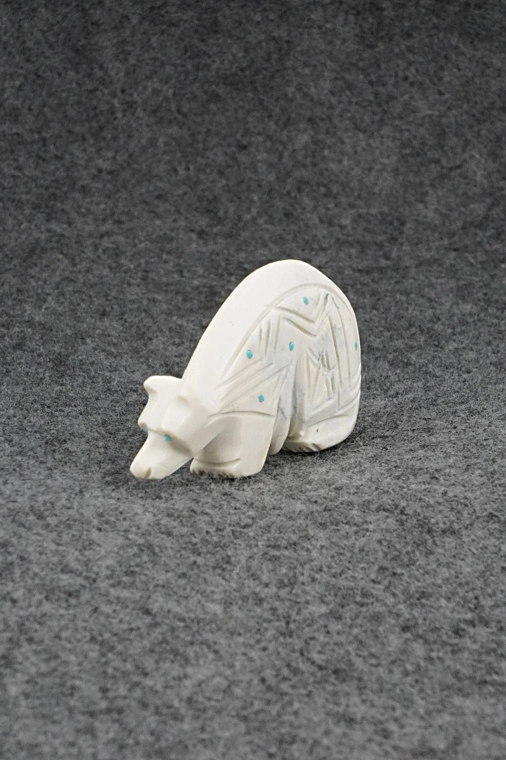 Bear Zuni Fetish Carving - Adrian Cachini