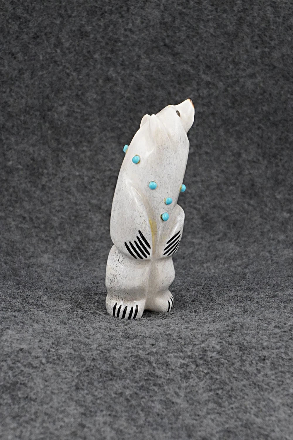 Bear Zuni Fetish Carving - Claudia Peina
