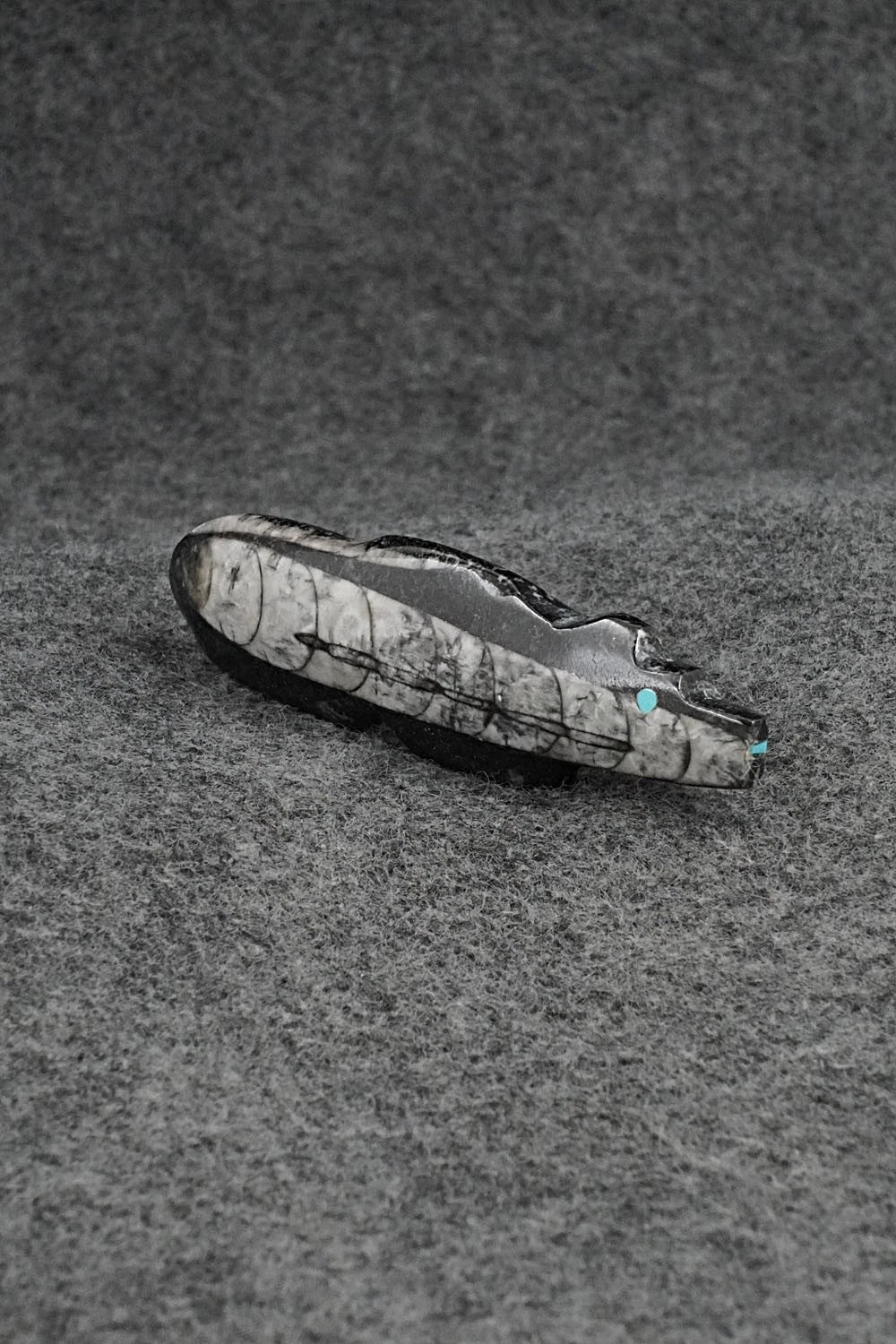 Bear Zuni Fetish Carving - Bernard Laiwakete