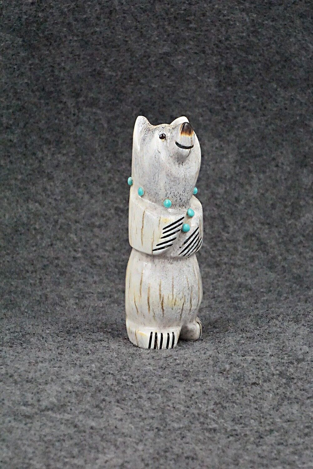 Bear Zuni Fetish Carving - Claudia Peina