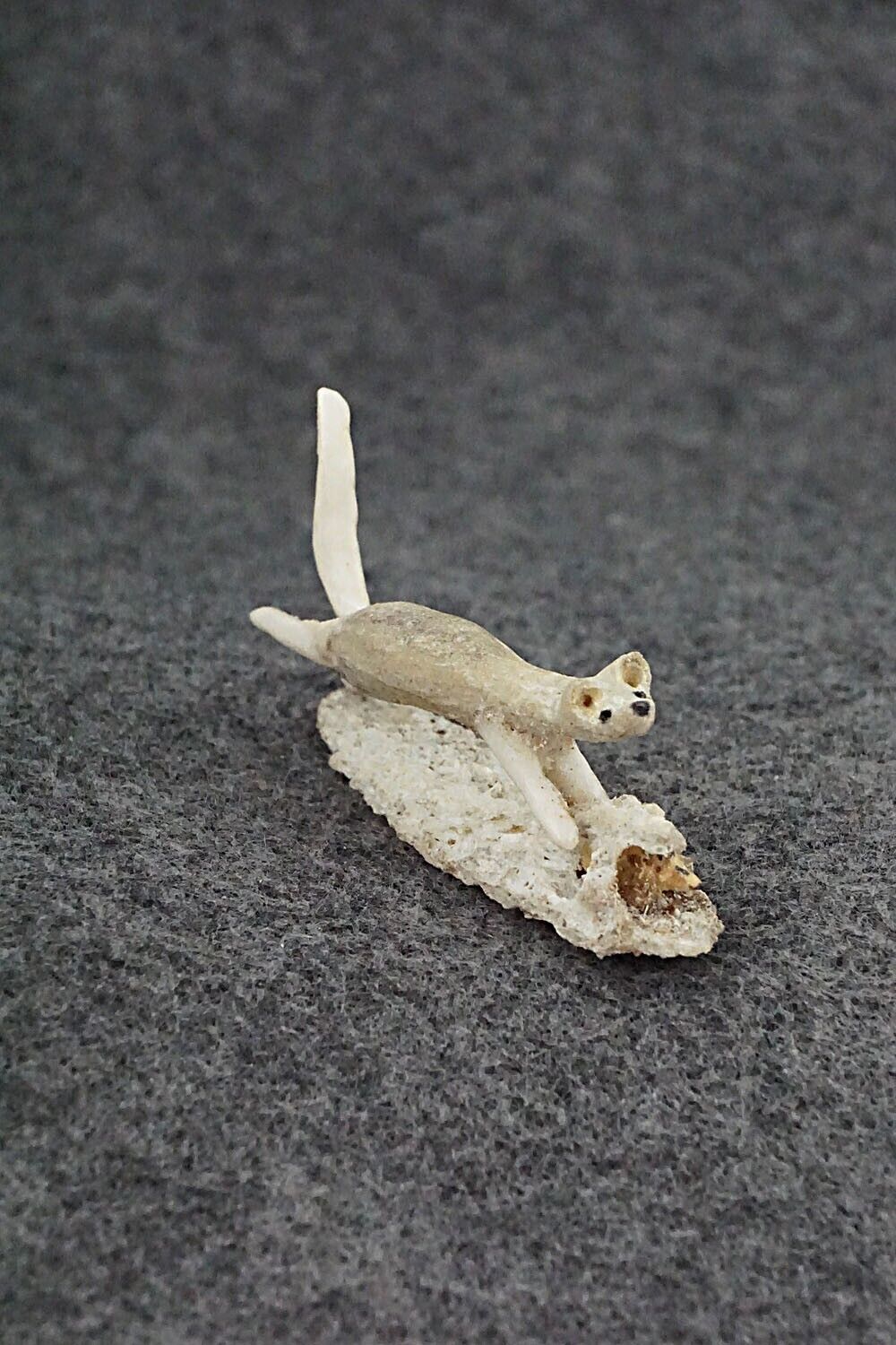 Wolf w/Mouse Zuni Fetish Carving - Ruben Najera