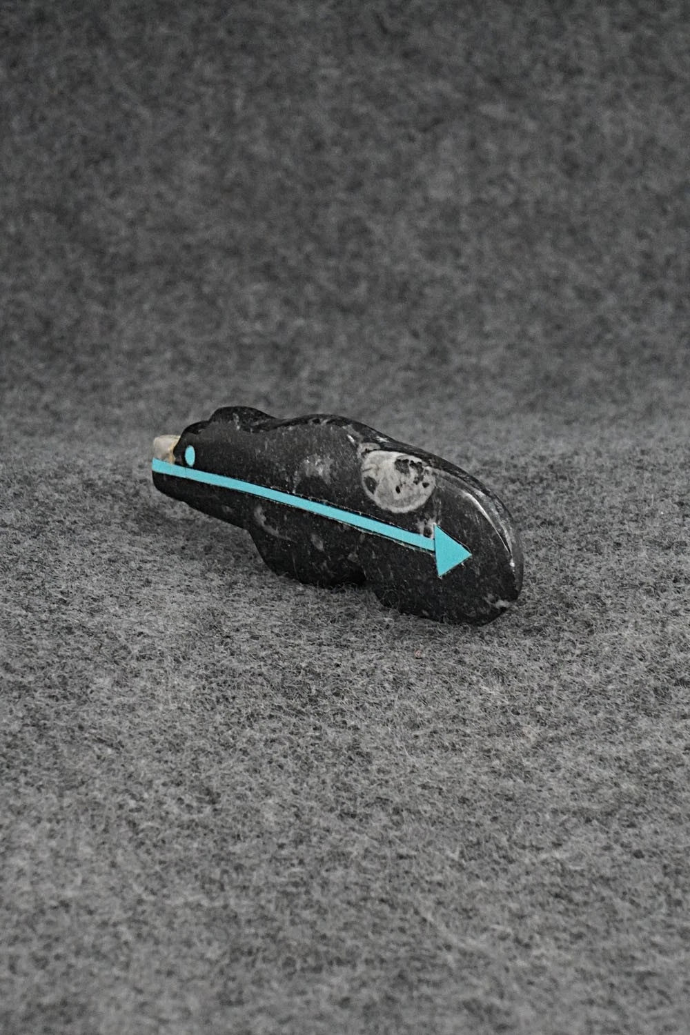 Bear Zuni Fetish Carving - Bernard Laiwakete