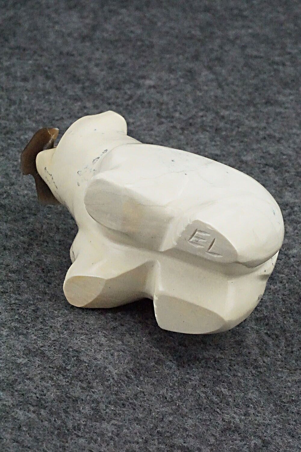 Bear with Fish Zuni Fetish Carving - Enrike Leekya