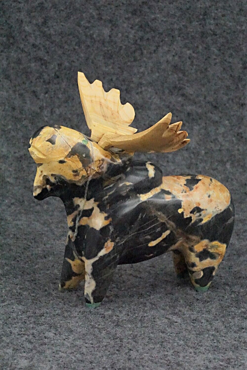Moose Zuni Fetish Carving - Enrike Leekya