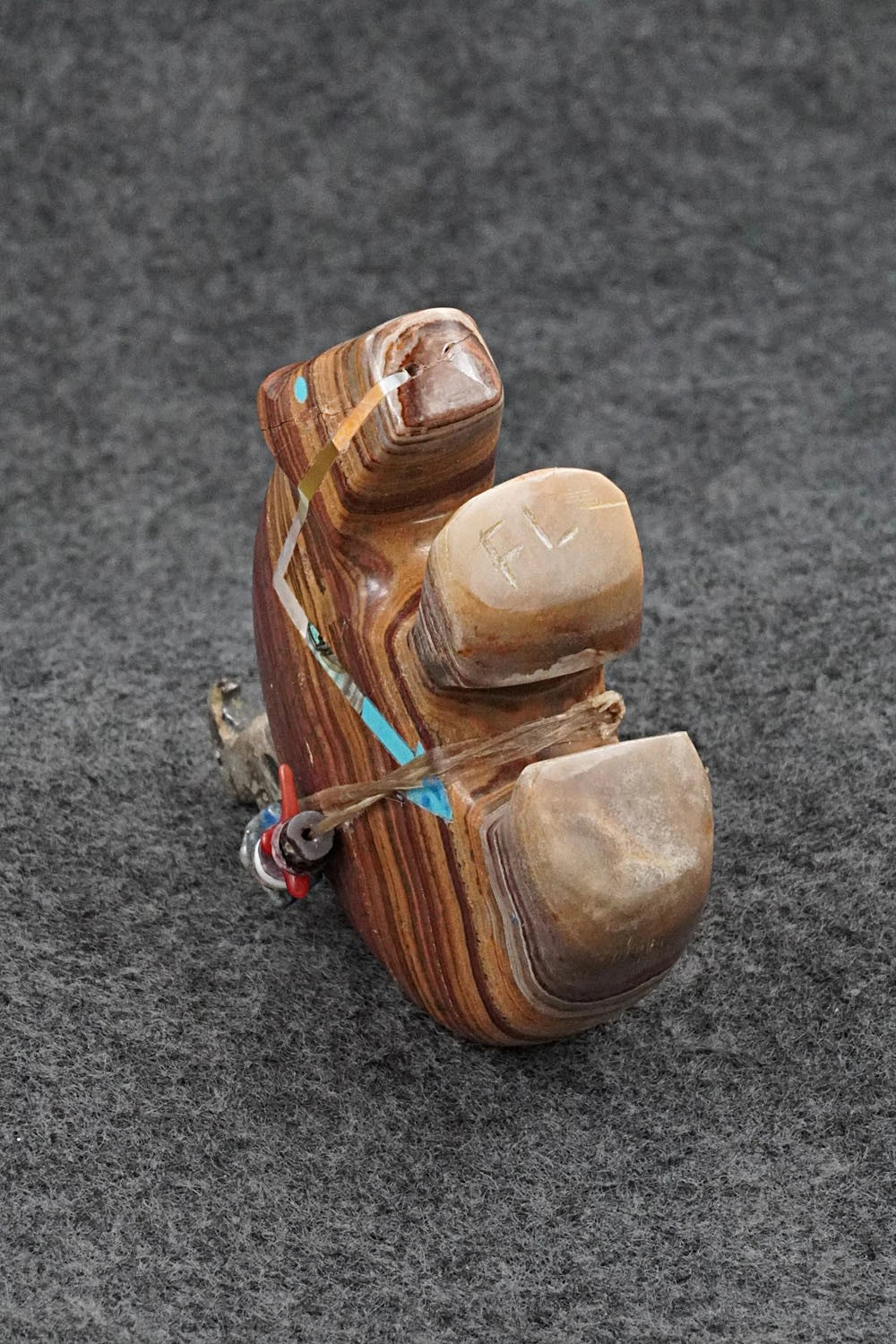 Bear Zuni Fetish Carving - Fernando Laiwakete