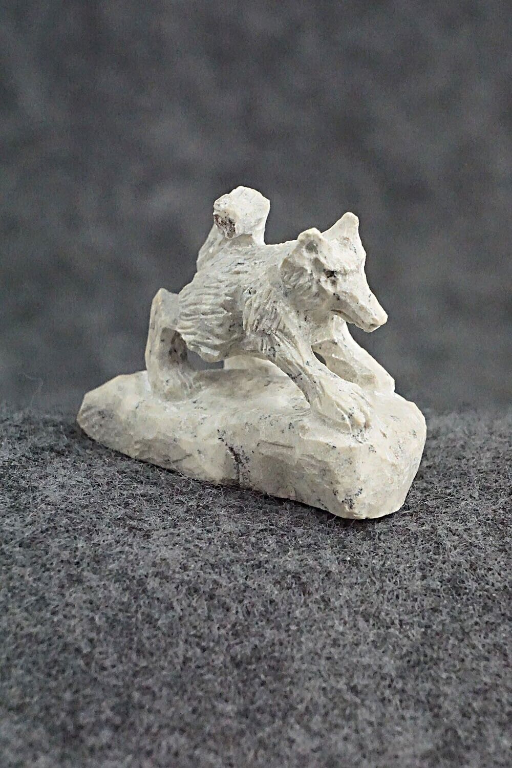 Wolf Zuni Fetish Carving - Lewis Malie