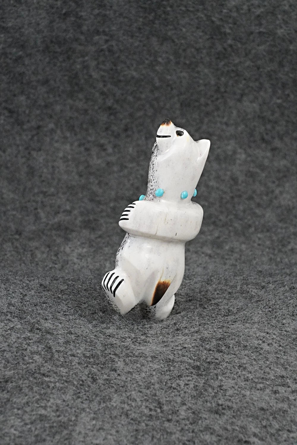Bear Zuni Fetish Carving - Claudia Peina