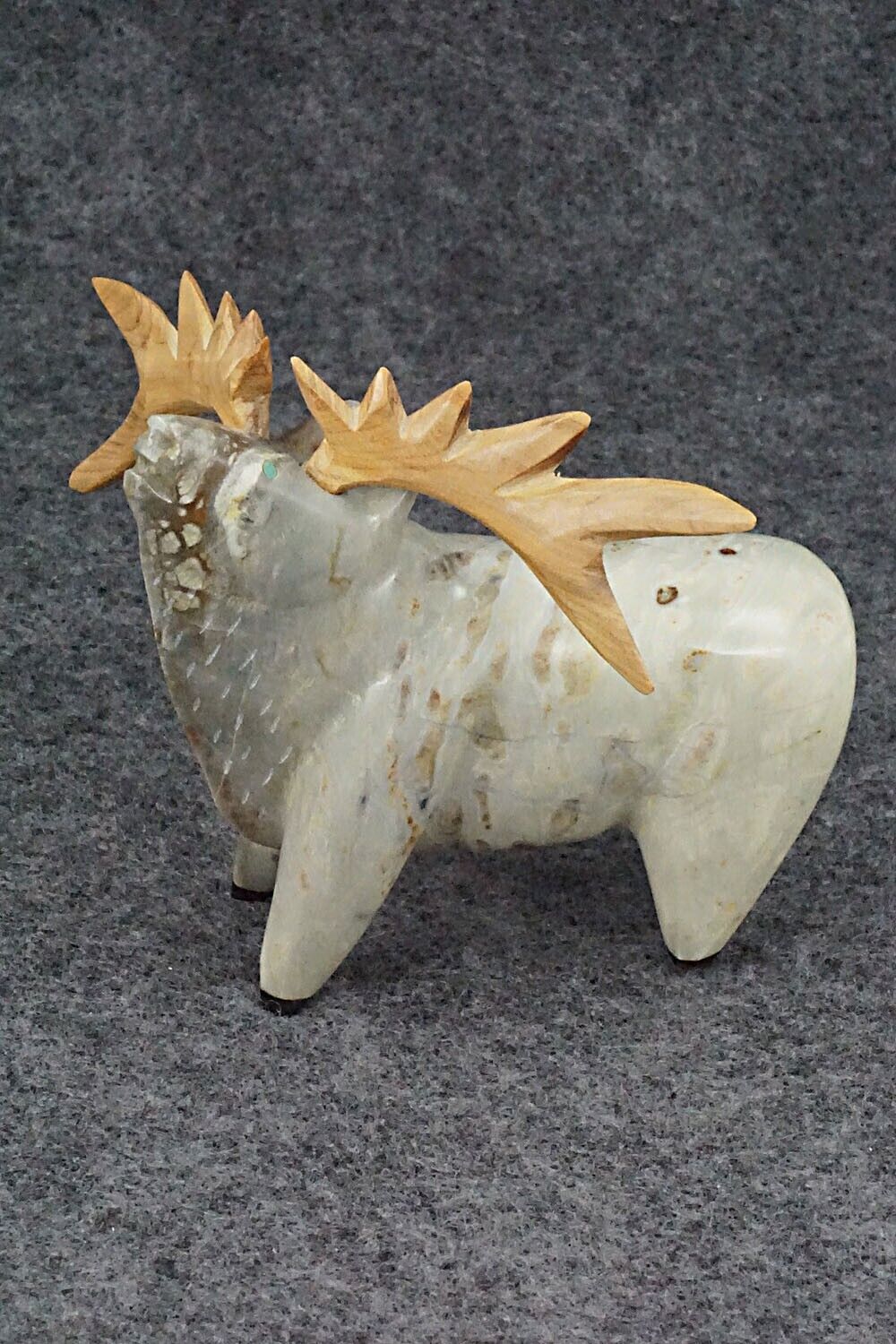 Elk Zuni Fetish Carving - Enrike Leekya