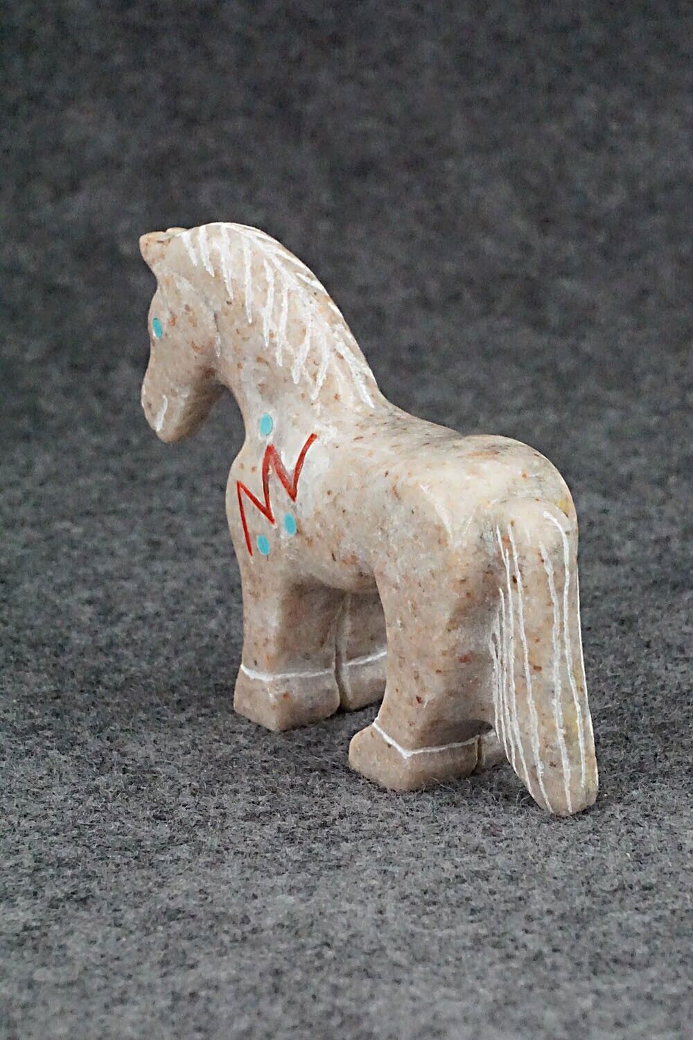 Horse Zuni Fetish Carving - Andres Lementino