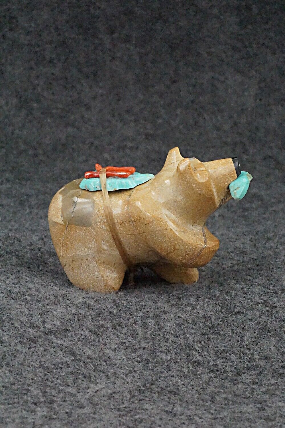 Bear with Fish Zuni Fetish Carving - Enrike Leekya