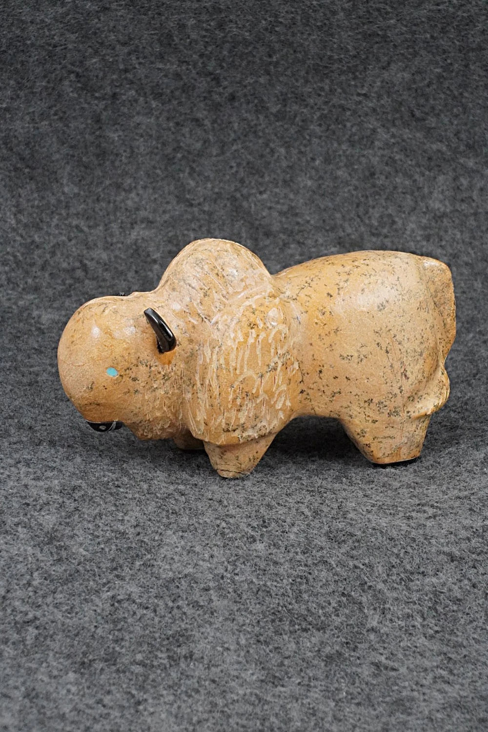 Buffalo Zuni Fetish Carving - Freddie Leekya