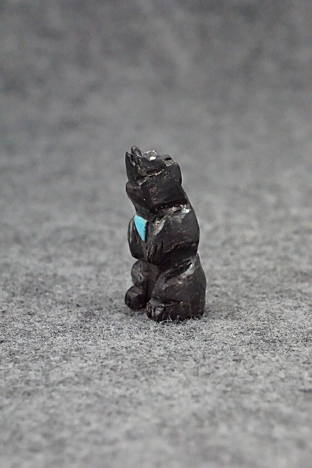 Bear Zuni Fetish Carving - Vander Tsethlikai