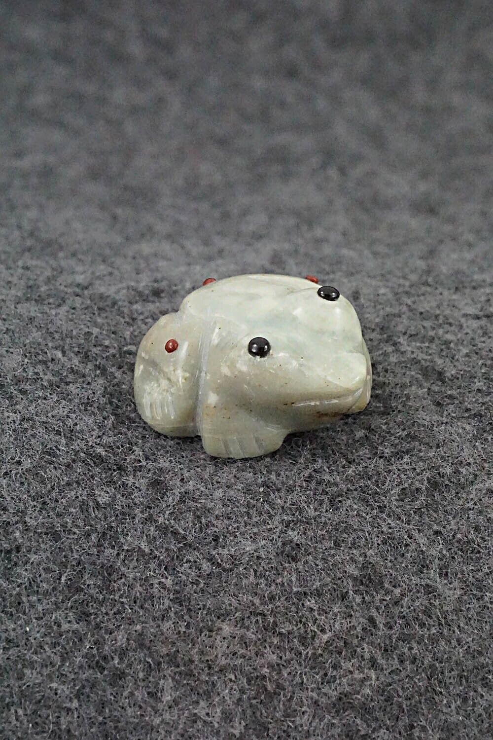Frog Zuni Fetish Carving - Gordon Poncho