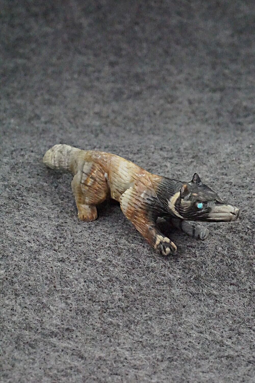 Wolf Zuni Fetish Carving - Lance Cheama