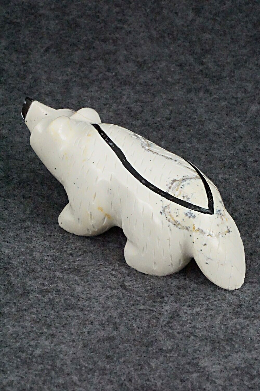 Badger Zuni Fetish Carving - Enrike Leekya