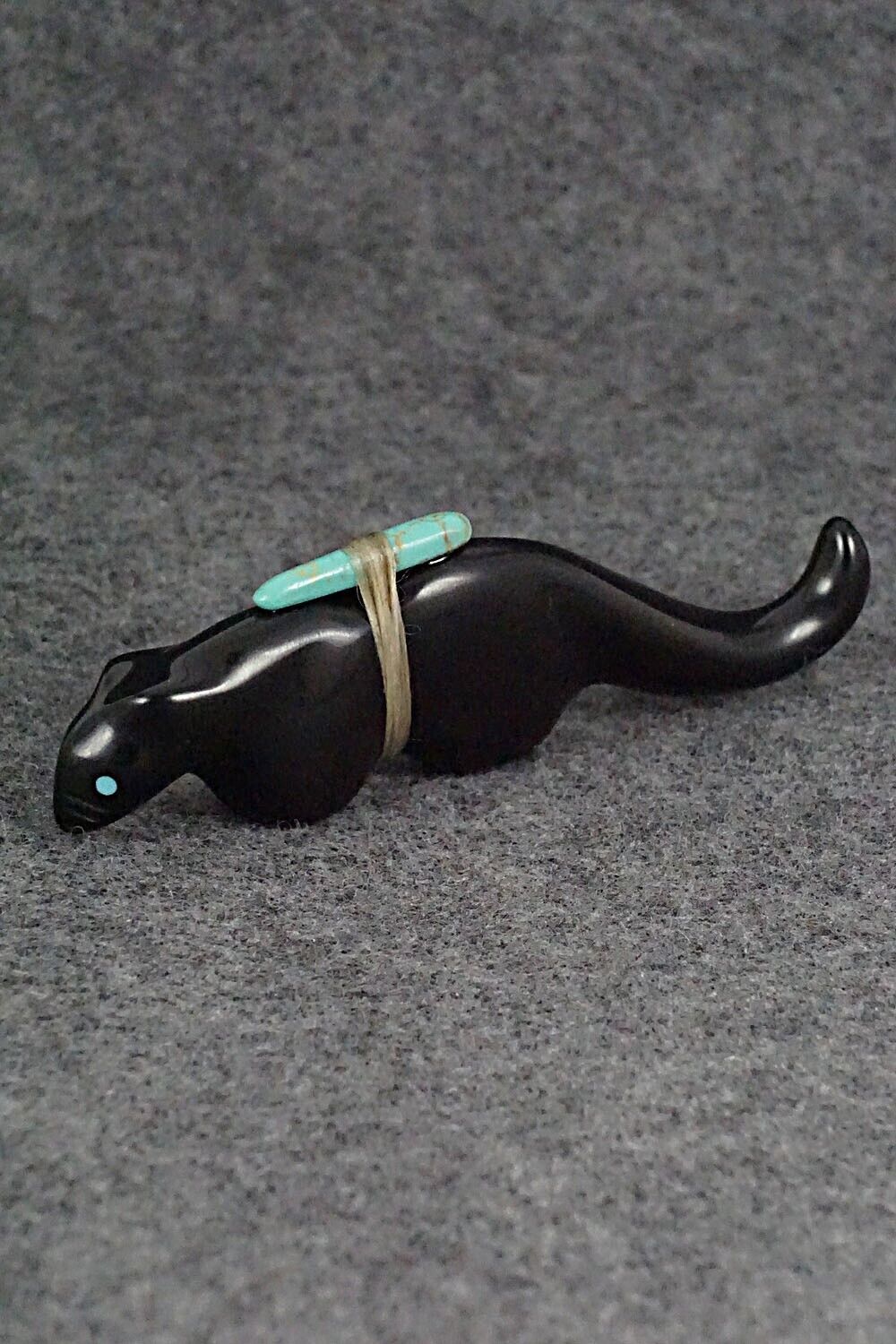 Mountain Lion Zuni Fetish Carving - Herbert Halate