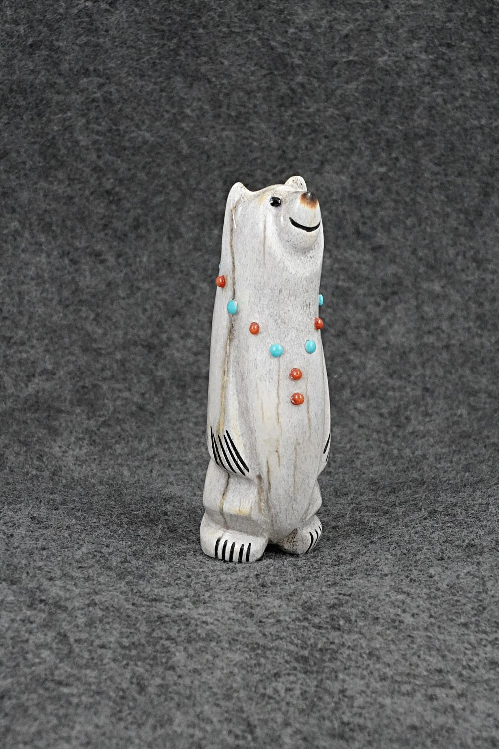 Bear Zuni Fetish Carving - Claudia Peina