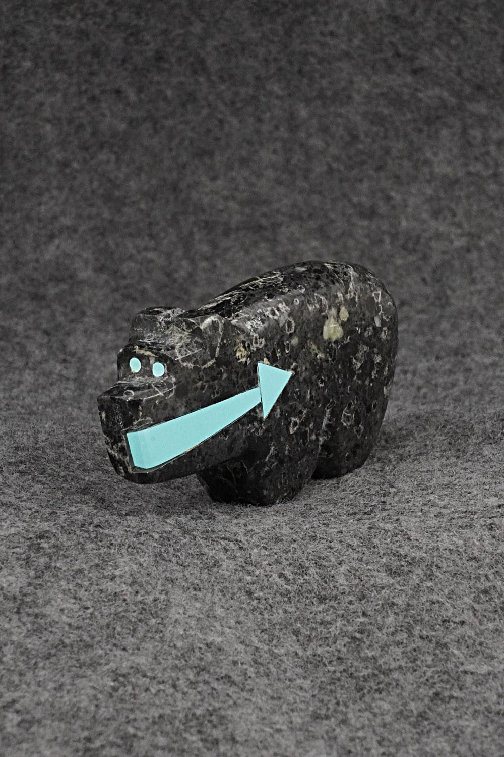 Bear Zuni Fetish Carving - Bernard Laiwakete