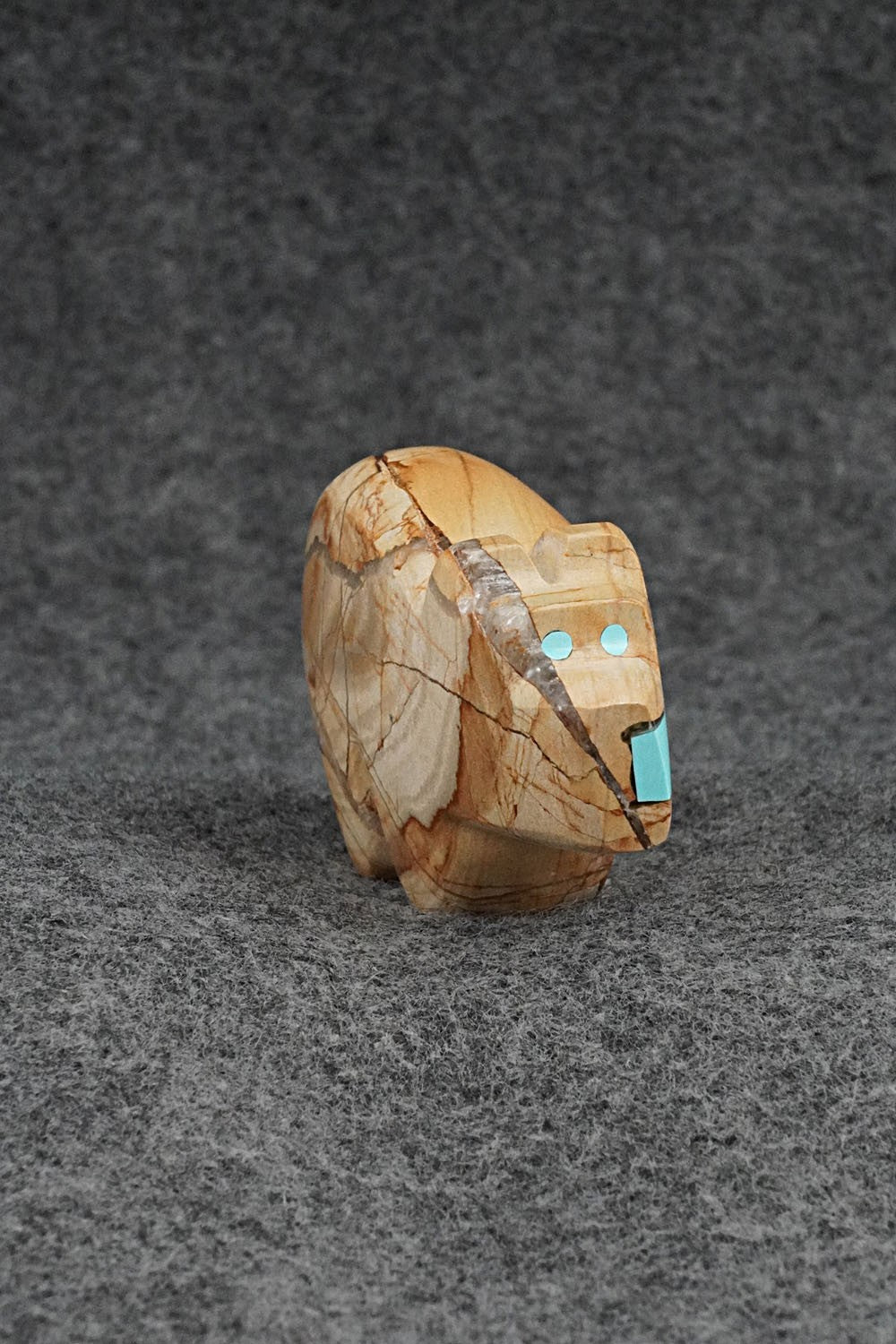 Bear Zuni Fetish Carving - Bernard Laiwakete