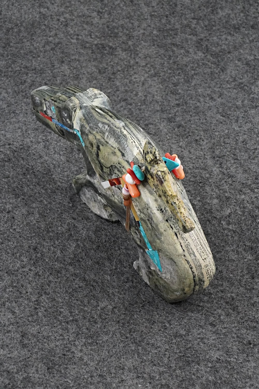 Bear Zuni Fetish Carving - Fernando Laiwakete
