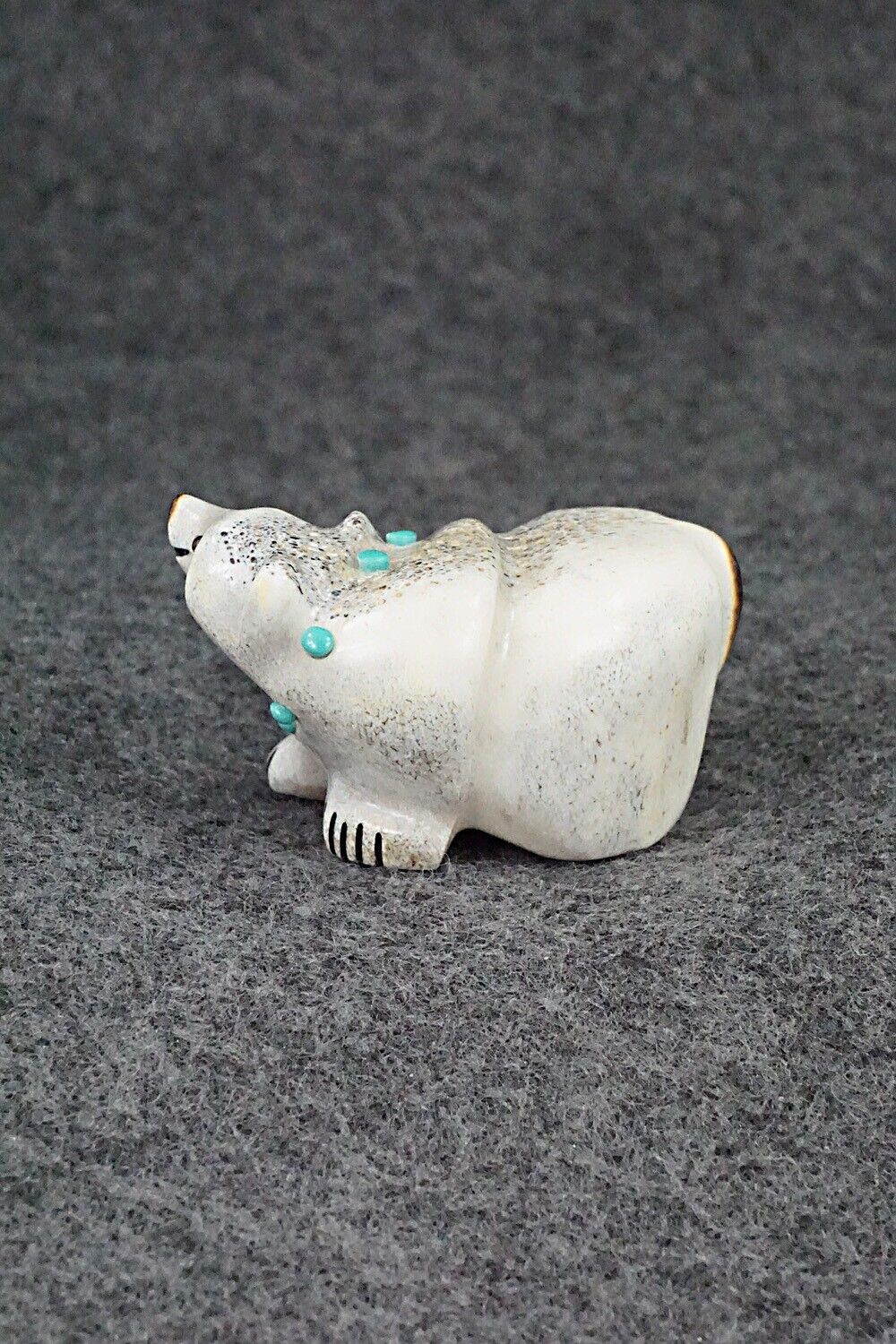 Bear Zuni Fetish Carving - Claudia Peina