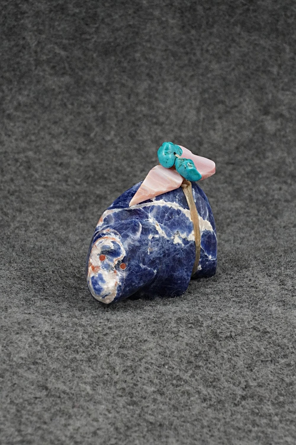 Bear Zuni Fetish Carving - Daphne Quam