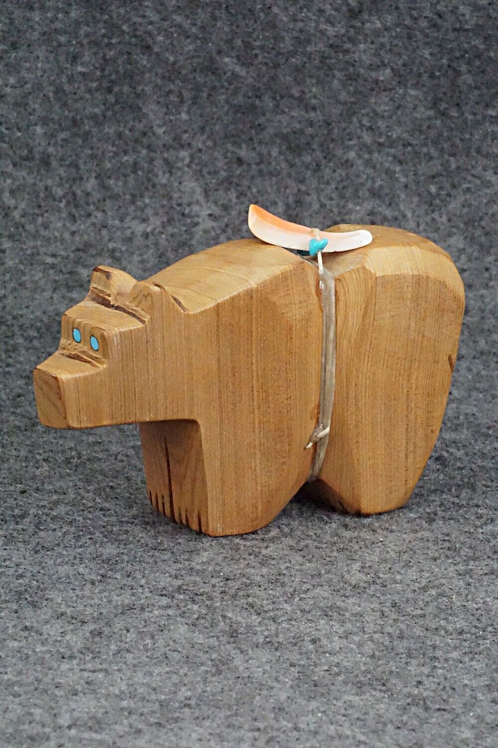 Bear Zuni Fetish Carving - Bernard Laiwakete