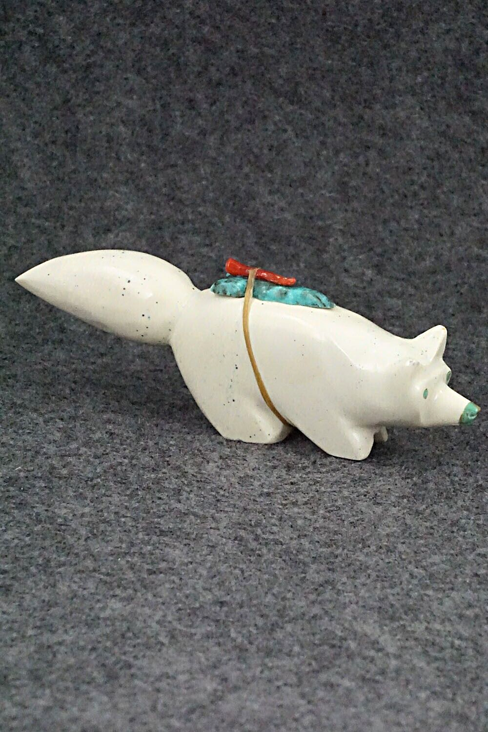 Wolf Zuni Fetish Carving - Enrike Leekya