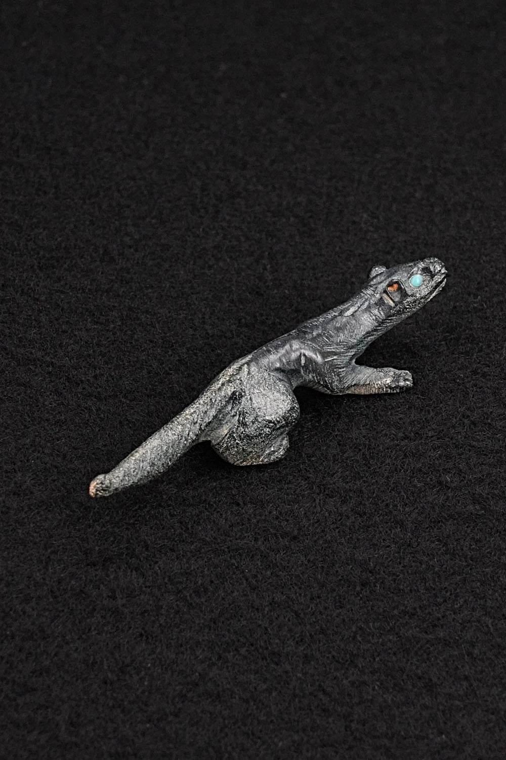 Wolf Zuni Fetish Carving - Lance Cheama