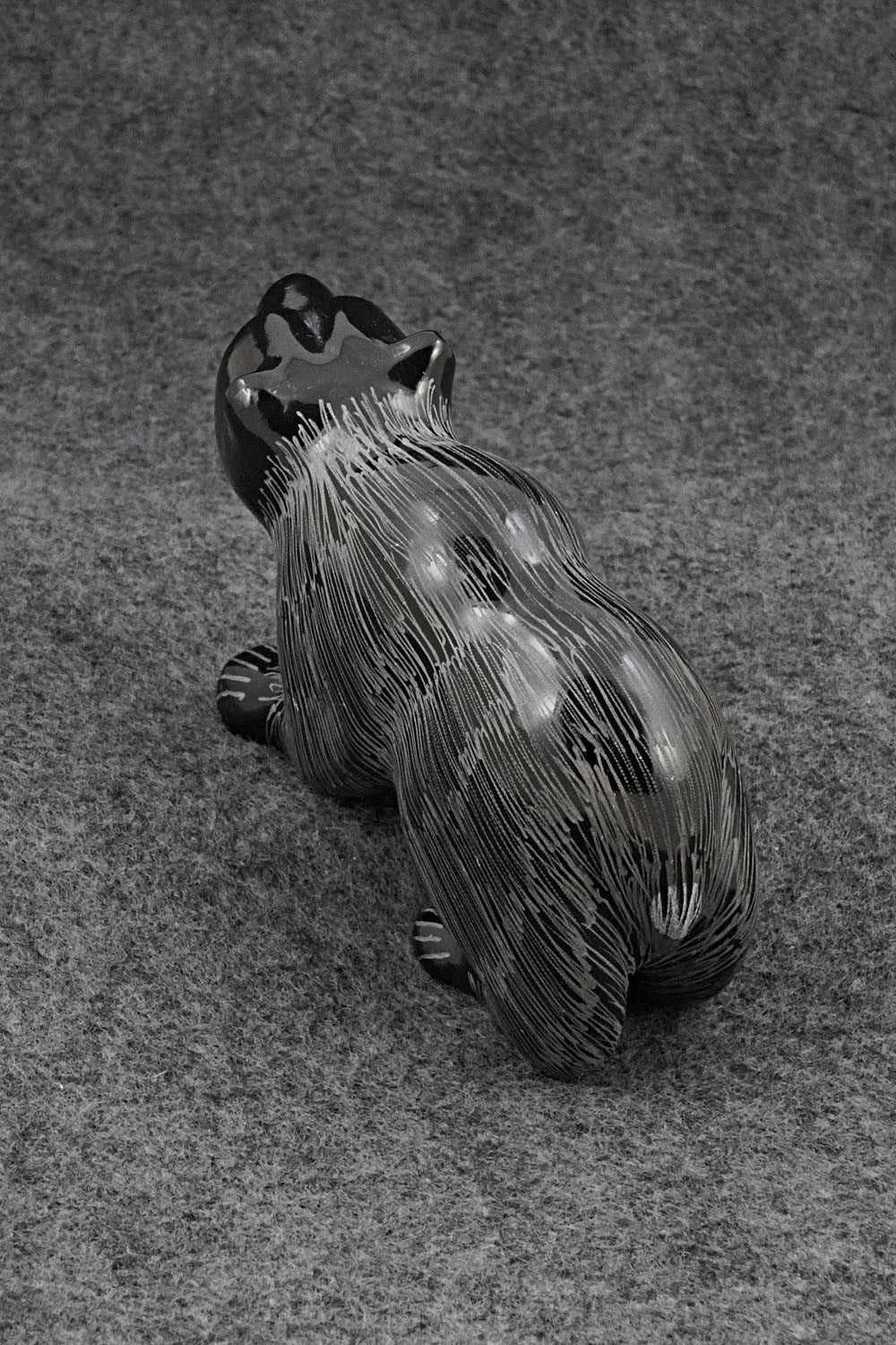 Bear Zuni Fetish Carving - Nelson Yatsattie
