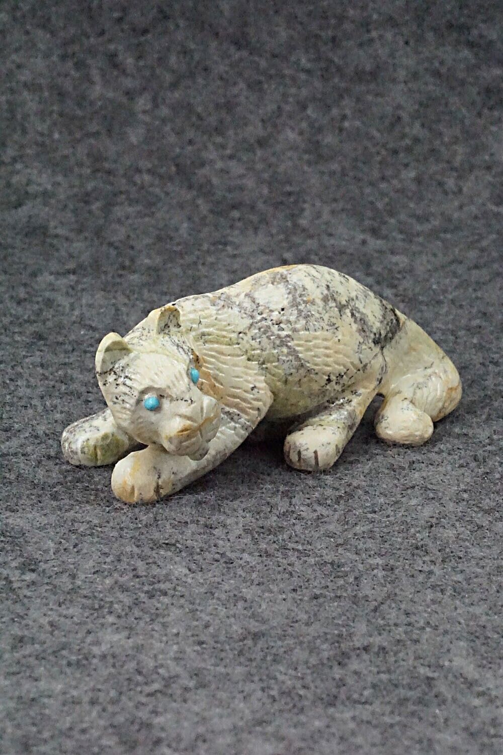 Mountain Lion Zuni Fetish Carving - Wilfred Cheama