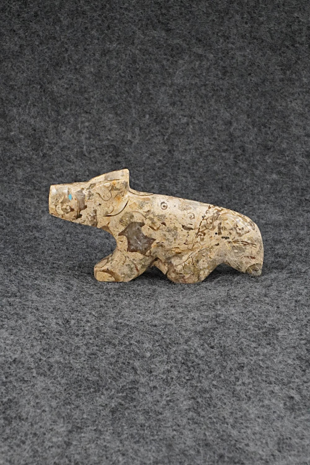 Wolf Zuni Fetish Carving - Kenric Laiwakete