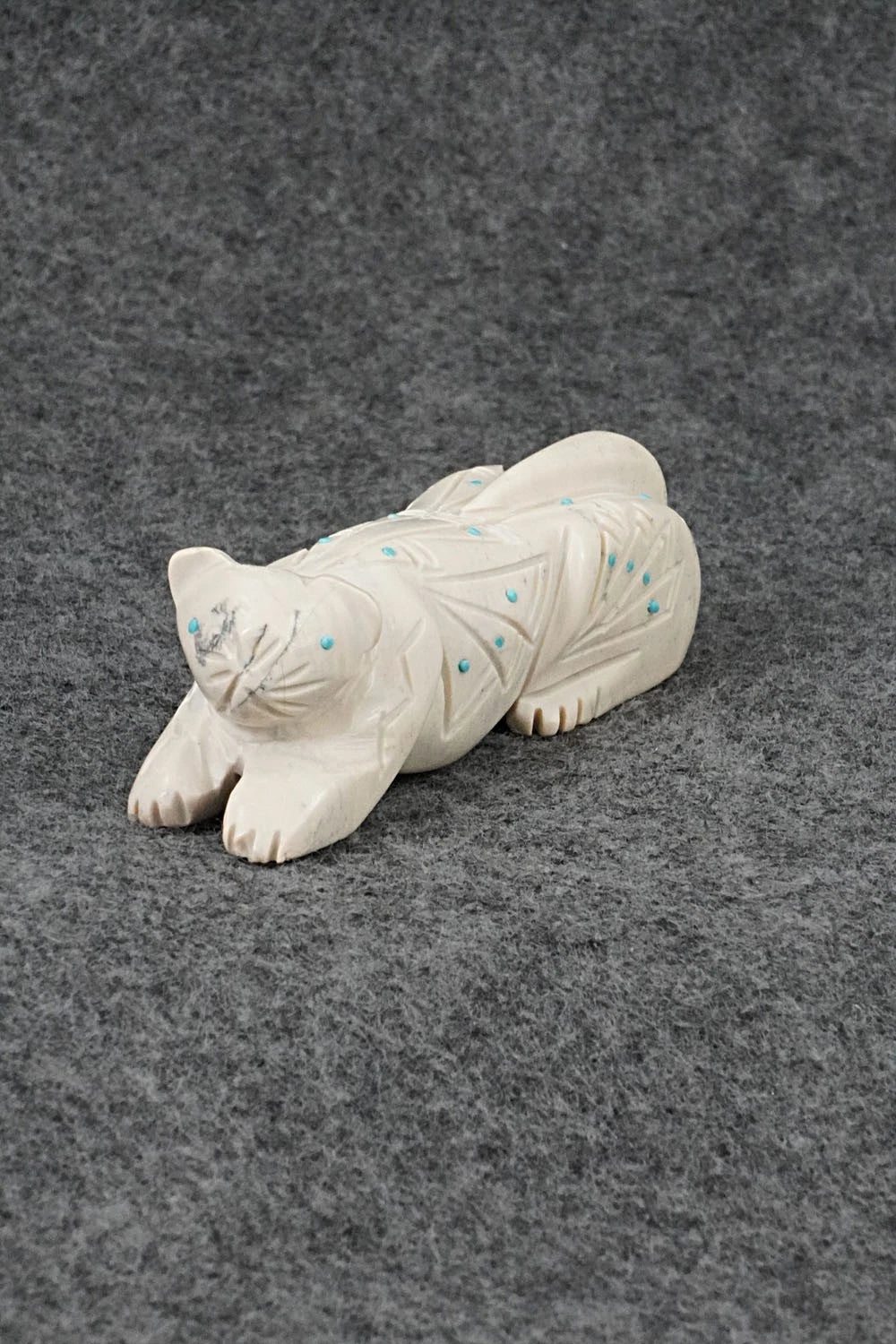 Mountain Lion Zuni Fetish Carving - Adrian Cachini