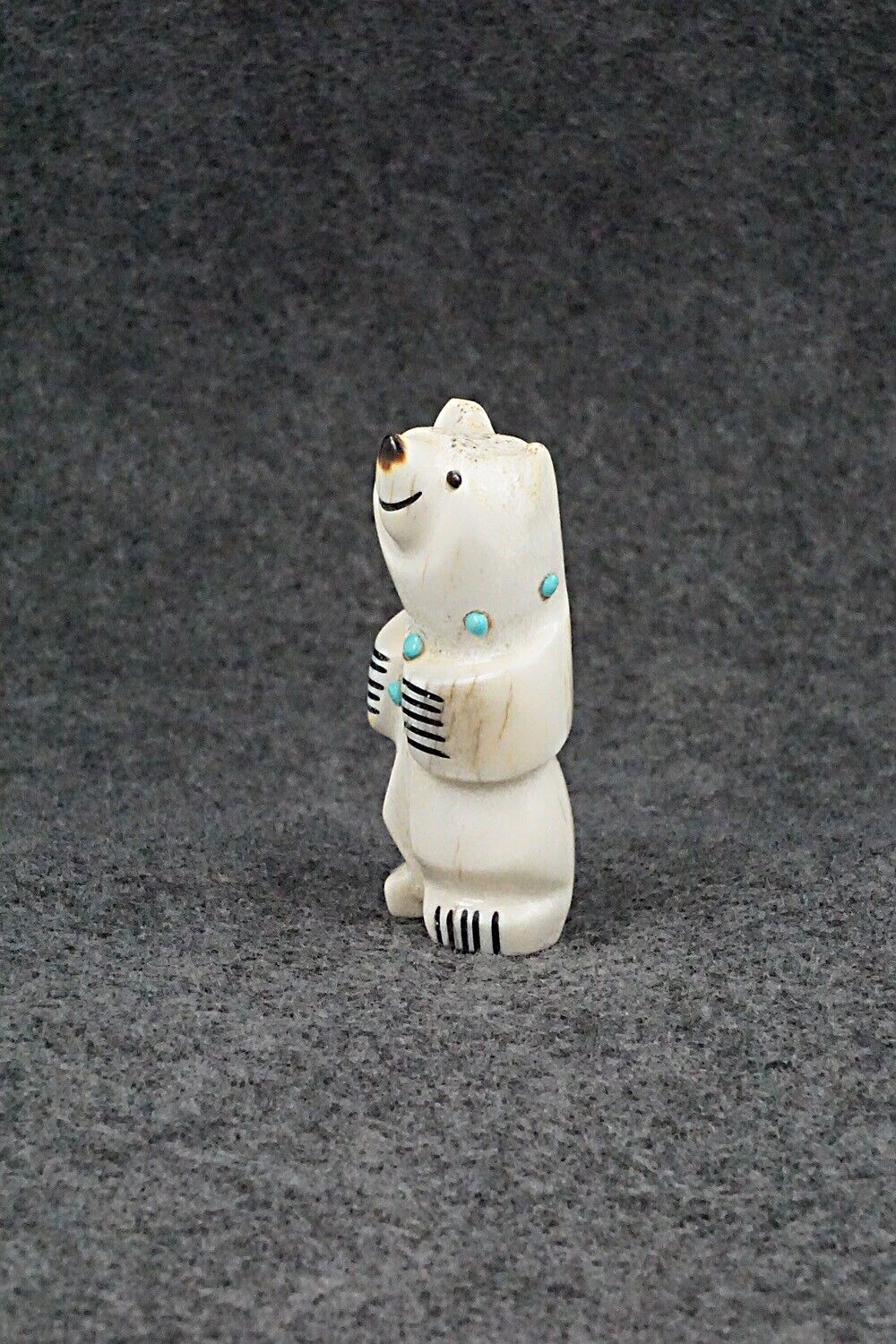 Bear Zuni Fetish Carving - Claudia Peina