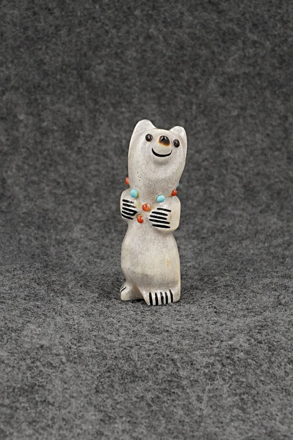 Bear Zuni Fetish Carving - Claudia Peina