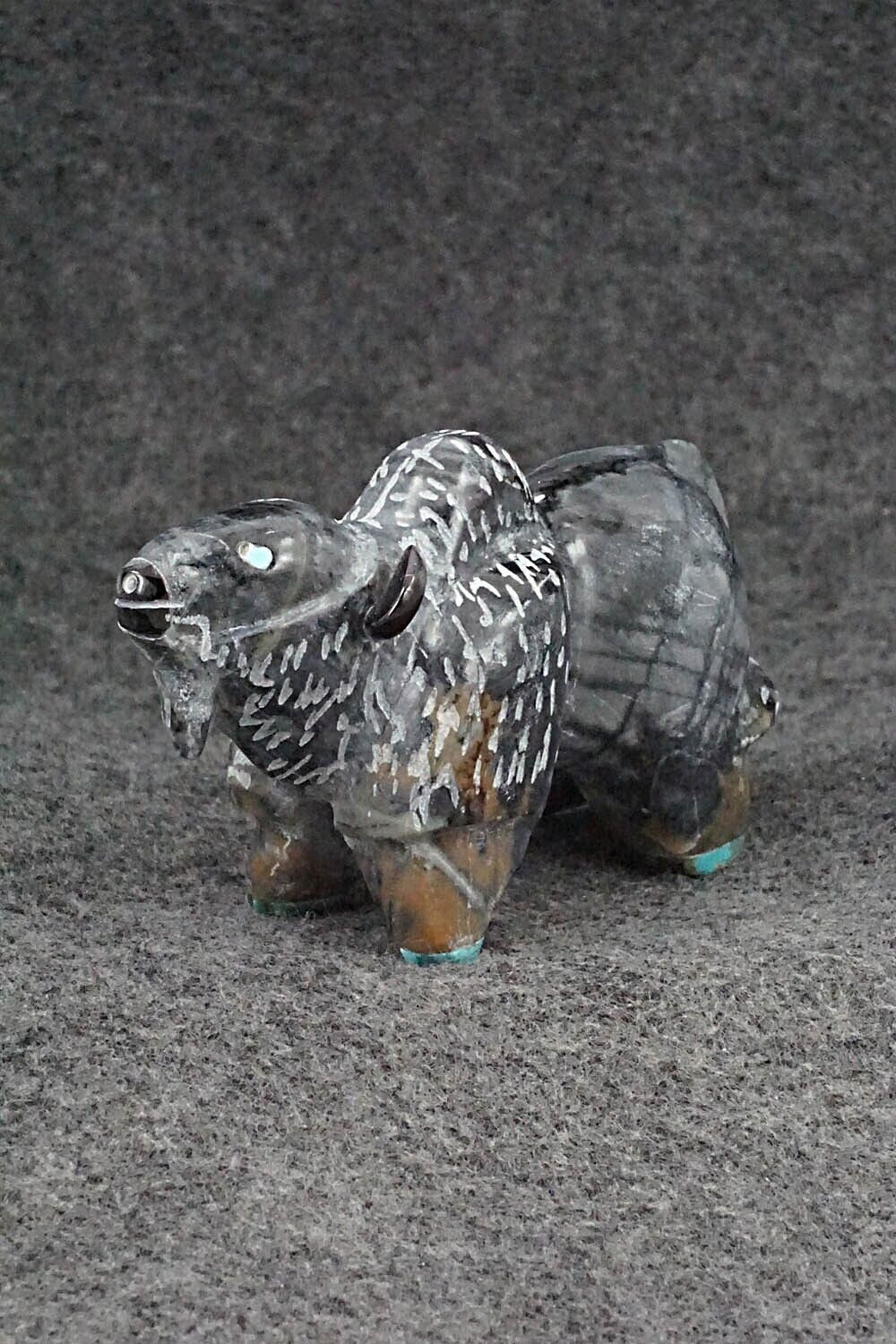 Buffalo Zuni Fetish Carving - Freddie Leekya