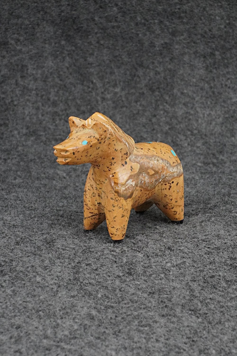 Horse Zuni Fetish Carving - Enrike Leekya