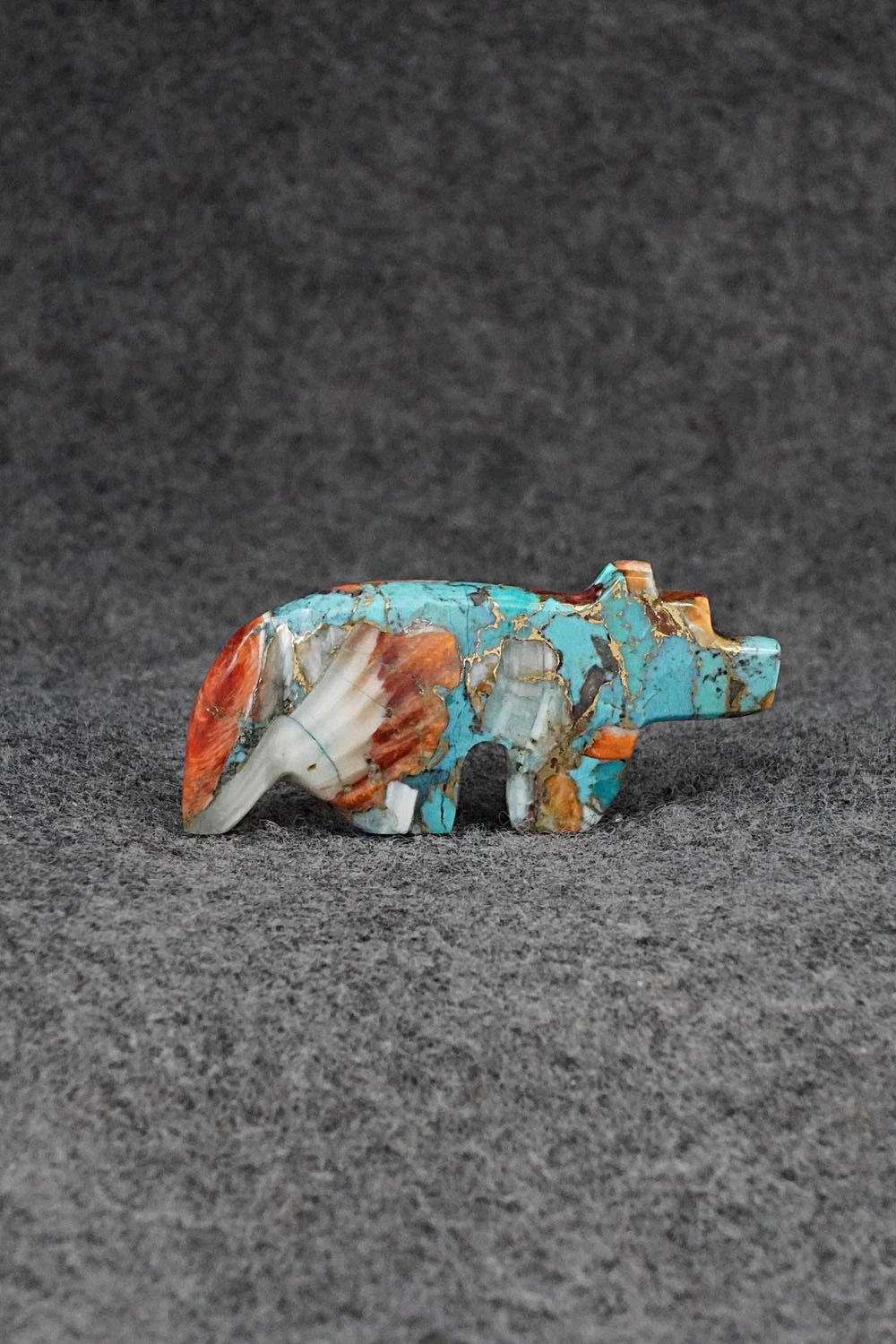 Wolf Zuni Fetish Carving - Bernard Laiwekete