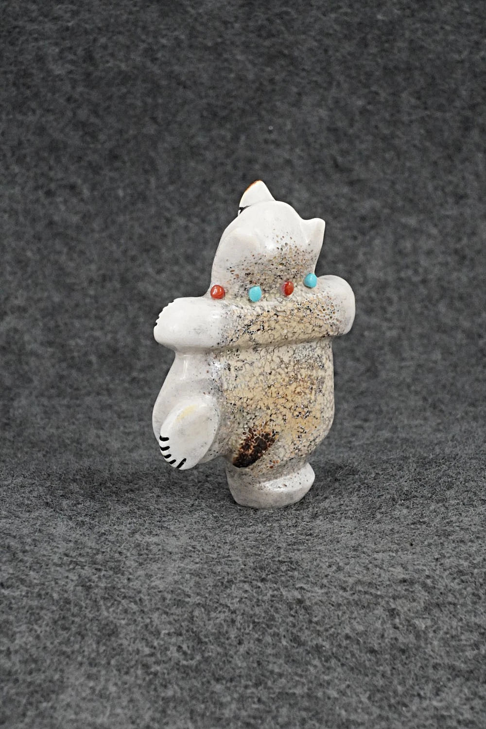 Bear Zuni Fetish Carving - Claudia Peina