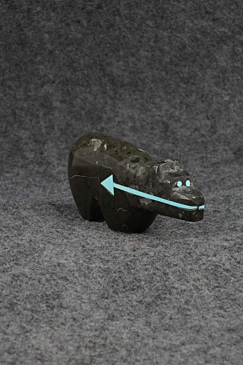 Bear Zuni Fetish Carving - Bernard Laiwakete