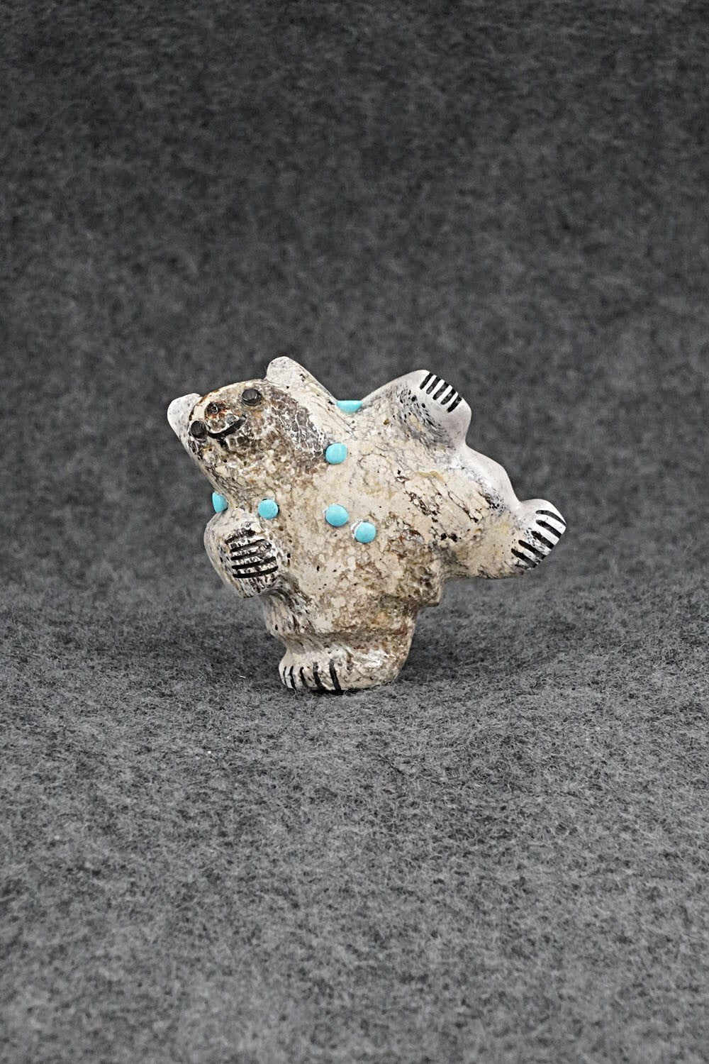 Bear Zuni Fetish Carving - Claudia Peina