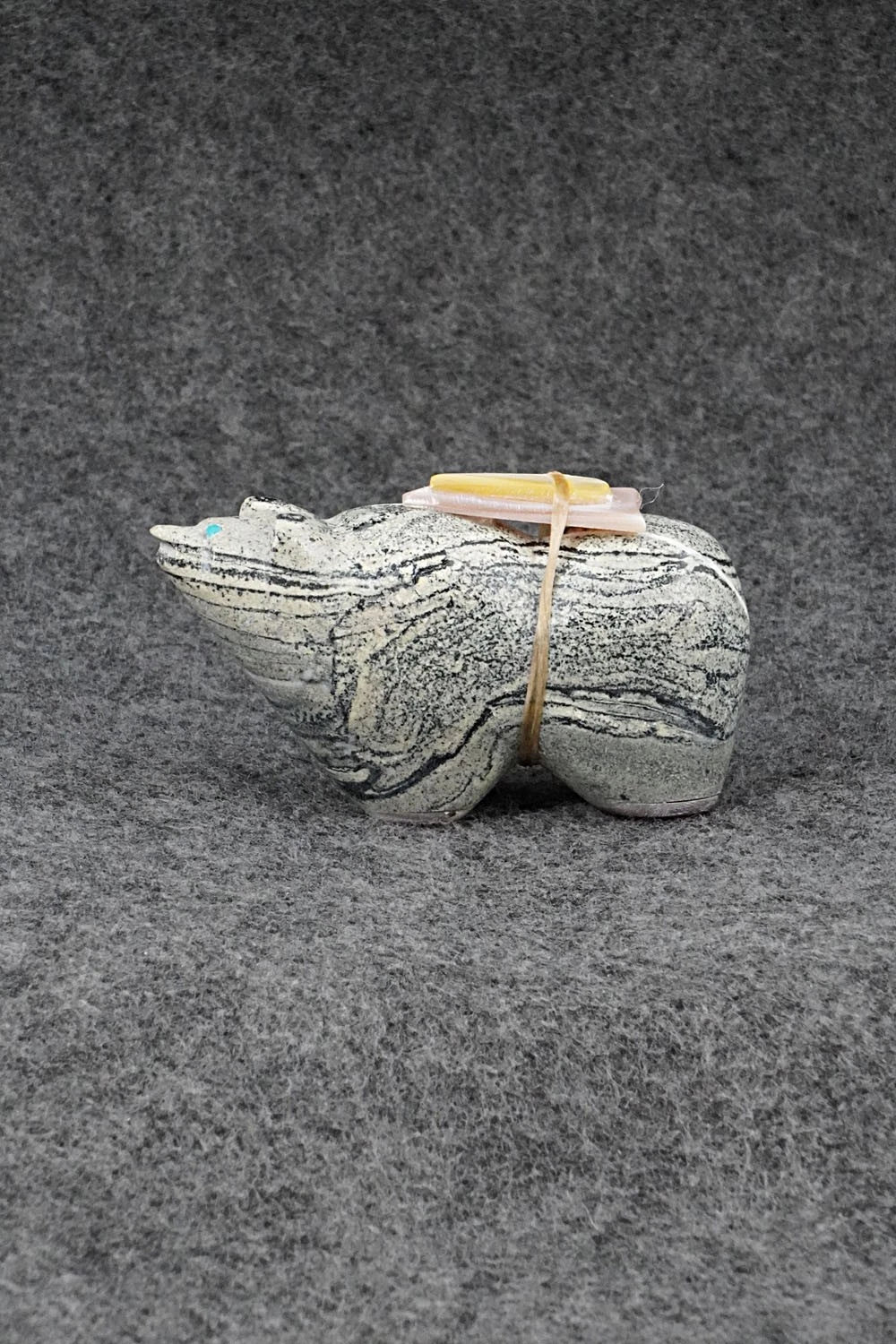 Bear Zuni Fetish Carving - Delvin Leekya