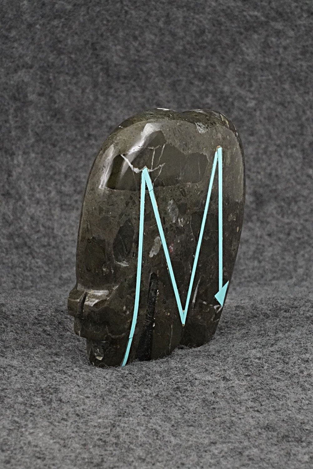 Bear Zuni Fetish Carving - Bernard Laiwakete