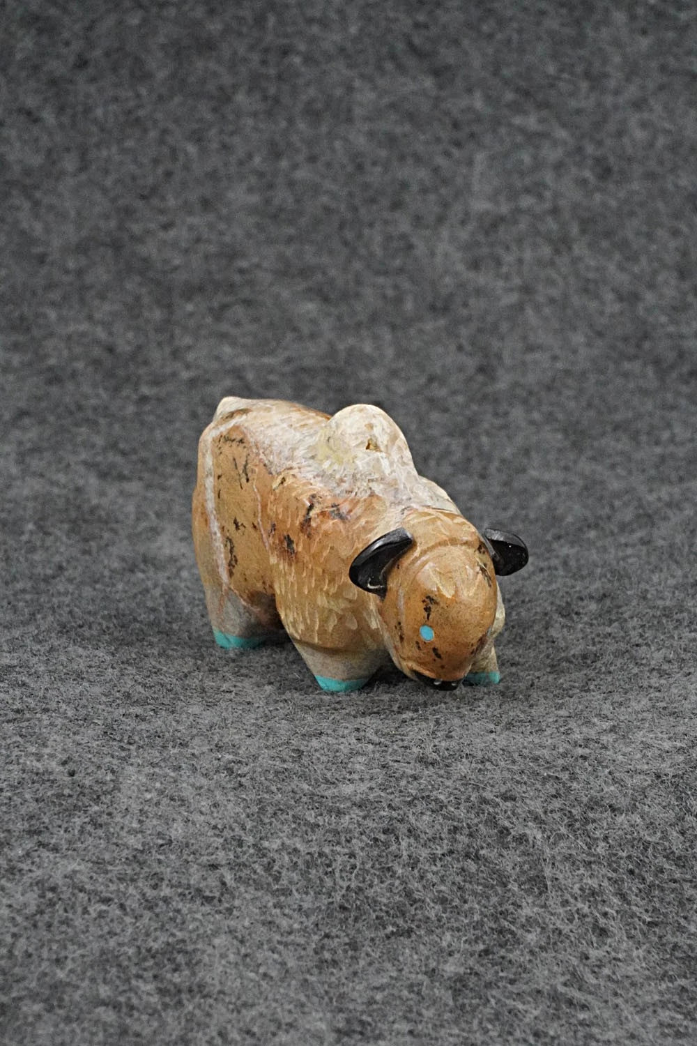 Buffalo Zuni Fetish Carving - Freddie Leekya