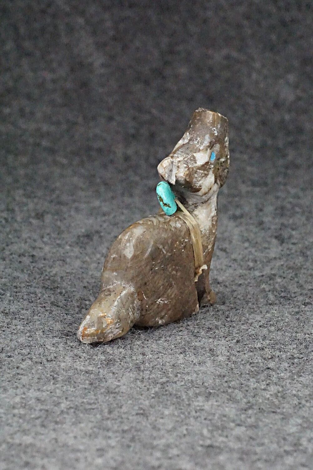 Wolf Zuni Fetish Carving - Fernando Laiwakete