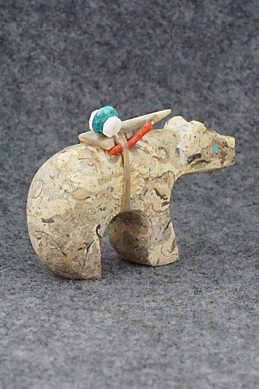 Bear Zuni Fetish Carving - Fernando Laiwakete