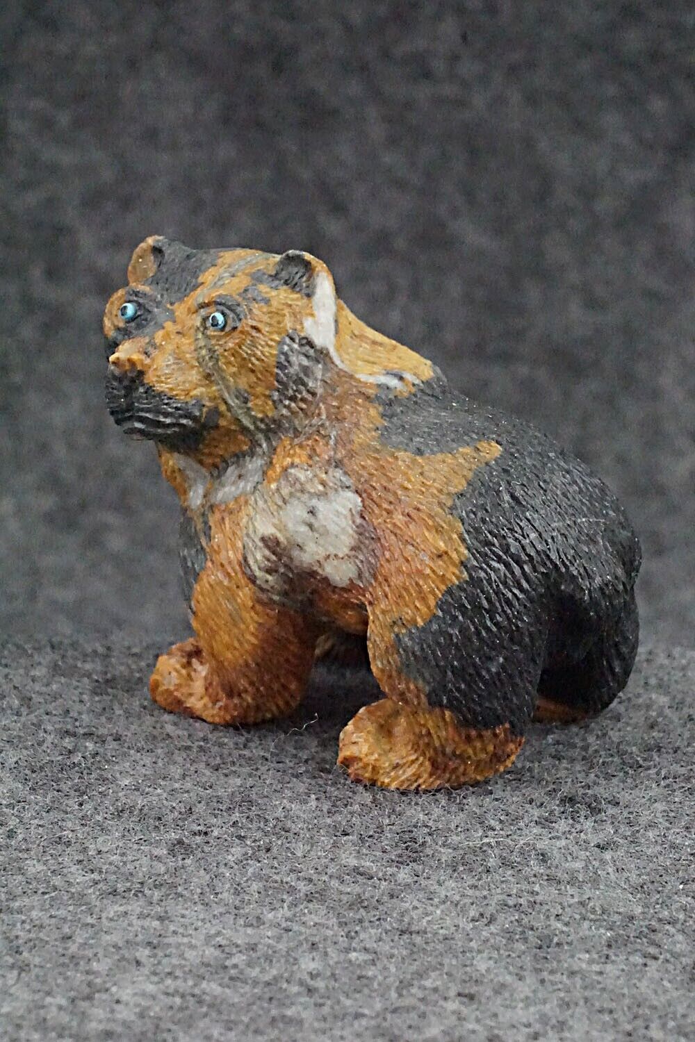 Bear Zuni Fetish Carving - Travis Lasiloo