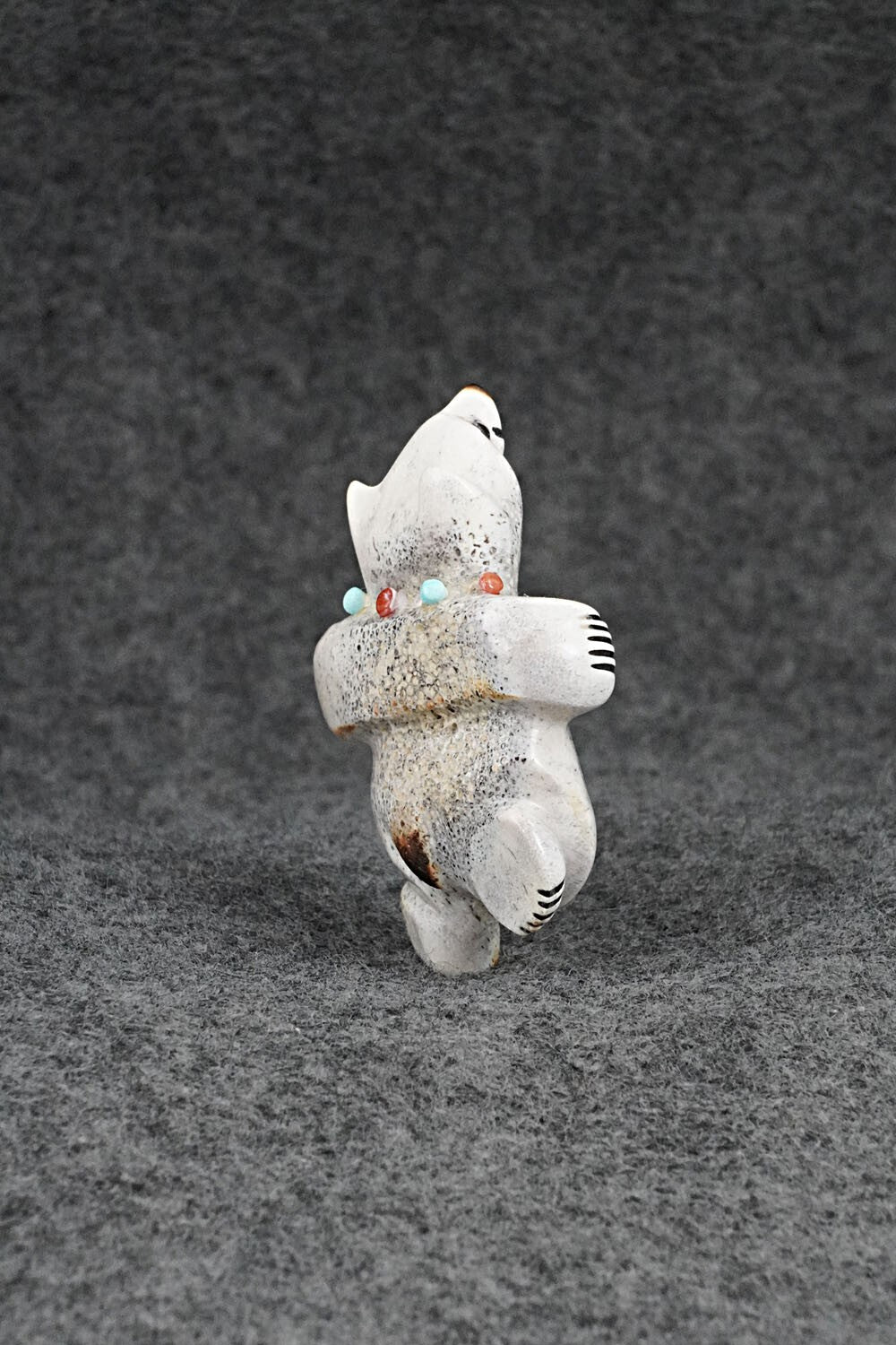 Bear Zuni Fetish Carving - Claudia Peina