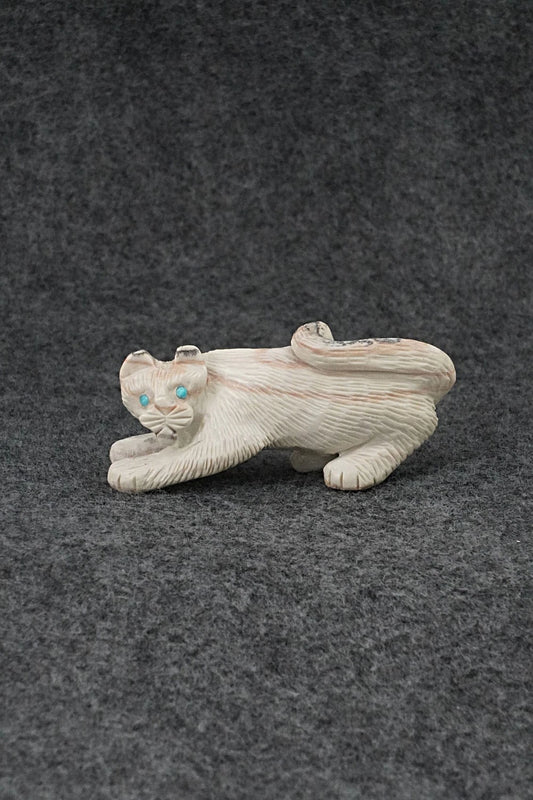 Mountain Lion Zuni Fetish Carving - Wilfred Cheama